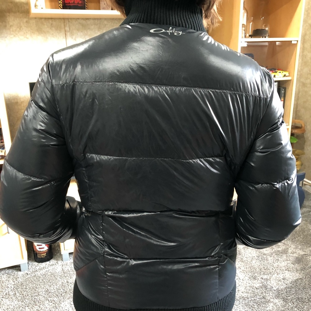 Oakley black puffer